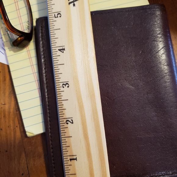 Rolfs cowhide leather billfold. Flat and fits nicely in a small purse. - Picture 2 of 7